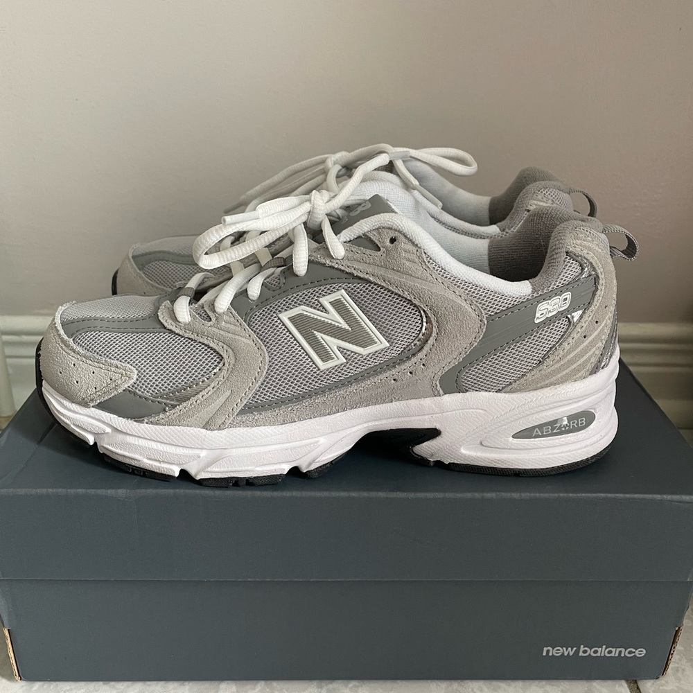 New Balance 530 Grey and White Athletic Sneakers Size 7 Women Size 5 1/2 Men